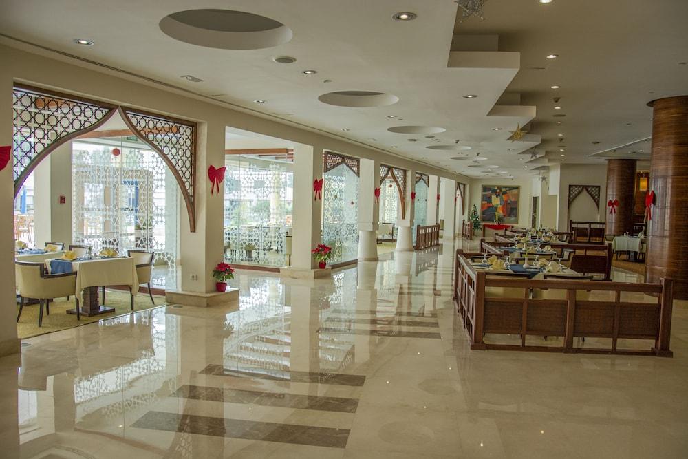 Helnan Dream Hotel And Conference Center 6th of October City Екстериор снимка The interior of the hotel