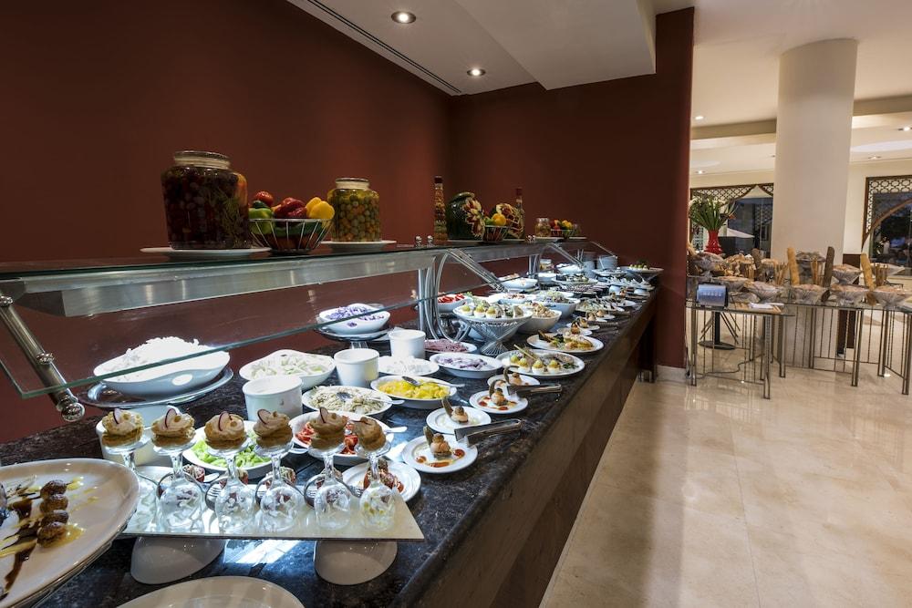 Helnan Dream Hotel And Conference Center 6th of October City Екстериор снимка A buffet at a hotel