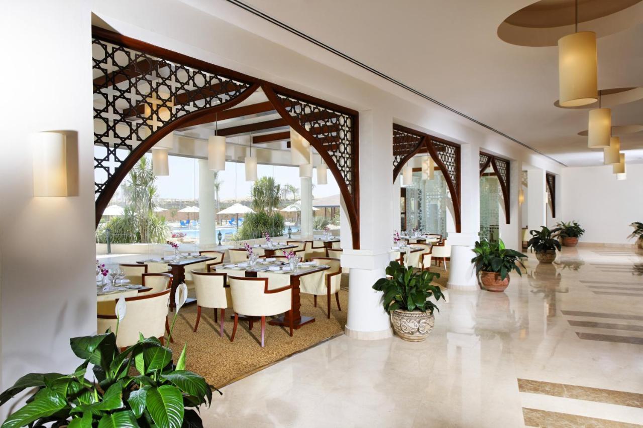 Helnan Dream Hotel And Conference Center 6th of October City Ресторант снимка The interior of the hotel
